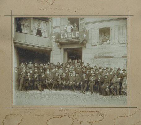 Gruppenbild von Gästen während der Einweihung des MS Rigi in Arth 1904